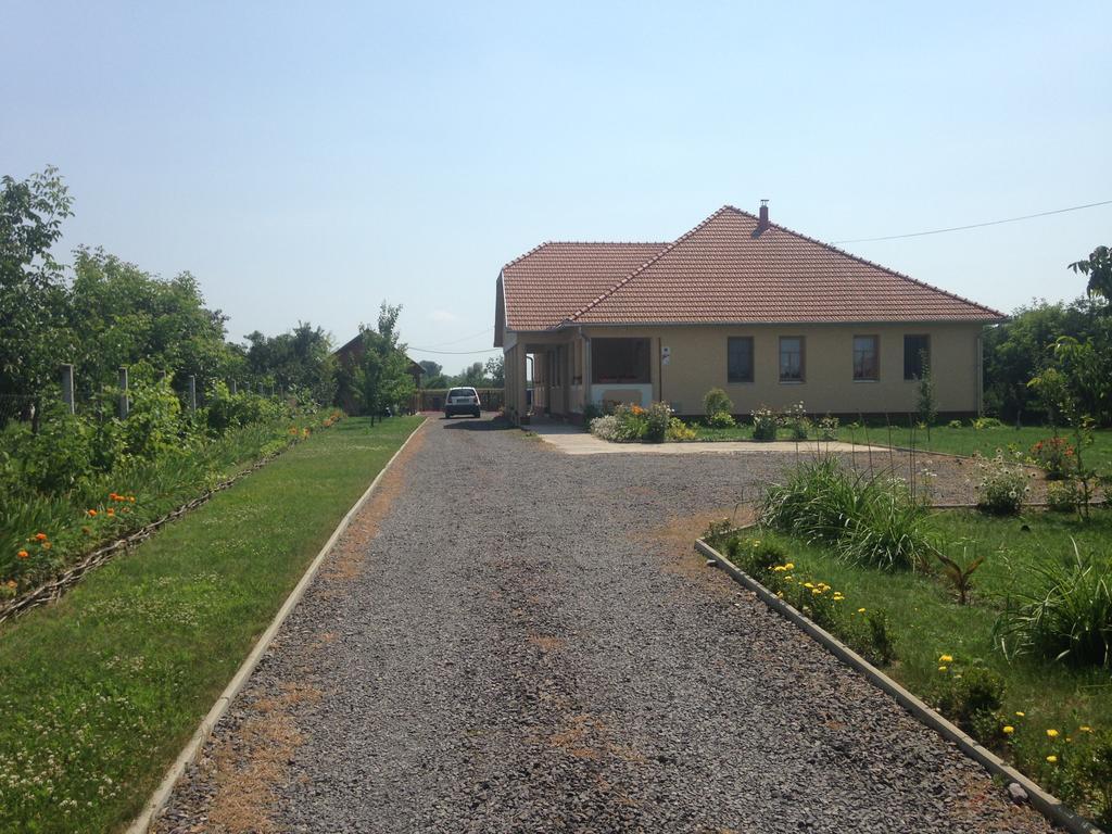 Koelcsey Kuria Vendeghaz Hotel Szatmarcseke Exterior photo